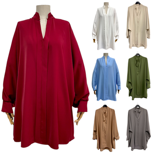 Chemise en polyester léger et fluide avec bouton sur la manche