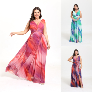 Robe longue grande taille en col V avec une fente et à imprimé coloré