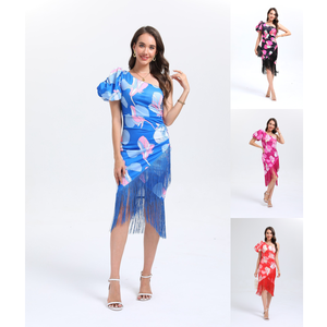 Robe asymétrique à manche unique bouffante à motif de fleurs avec franges