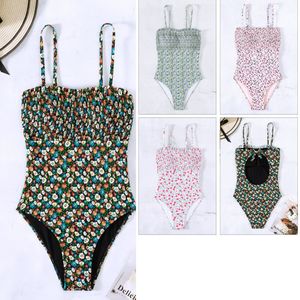 Maillot de bain une pièce à imprimé fleuri avec un haut smocké