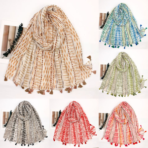 Écharpe en coton et viscose à imprimé graphique avec des pompons - 3 pièces