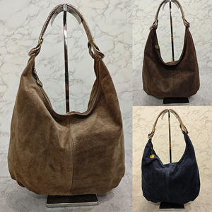 Sac cabas style boule porté épaule en cuir aspect velouté et souple