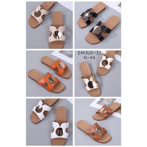 Mules plates à large bride et décoration ronde dorée grande taille 41-44