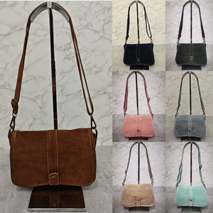 Sac bandoulière en croûte de cuir avec rabat magnétique