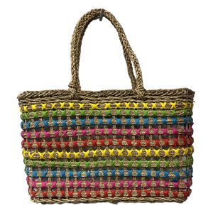 Sac de plage en paille orné d’un tressage multicolore