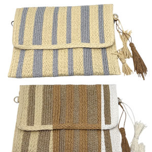 Pochette au tressage en papier à motif de rayures verticales