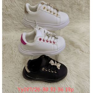 Grossiste de baskets basses à lacets avec bijoux strass décoratifs