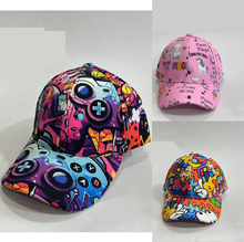 Casquette pour enfant parée d’un motif graffiti multicolore