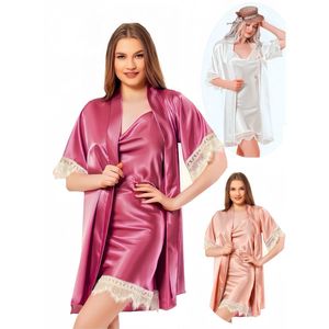 Ensemble de nuit satiné : nuisette et peignoir court orné de dentelle - 156 pièces