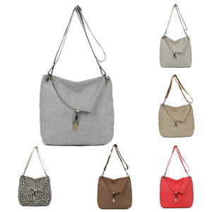 Sac bandoulière réalisé en toile avec rabat asymétrique