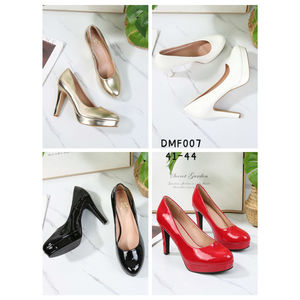 Escarpin verni sur semelle en plateforme et talon aiguille taille 41-44