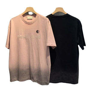 T-shirt basique à col rond avec inscription MACHINE et globe stylisé