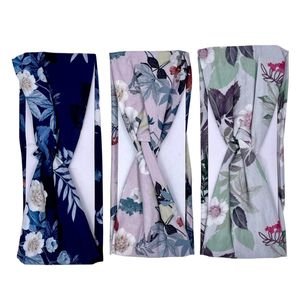 Bandeau décoré avec belles fleurs aux styles romantiques