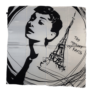 Echarpe carrée en soie avec motif Audrey Hepburn et Tour Eiffel