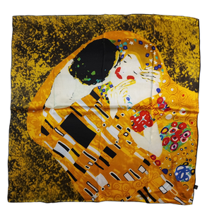 Echarpe carrée en soie représentation "Le Baiser" de Gustave Klimt