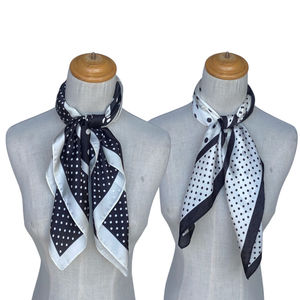 Foulard Satin à Pois – Élégant & Polyvalent