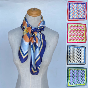 Foulard Carré à Motifs Géométriques
