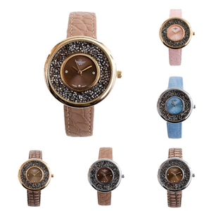 Montre femme avec boîtier rond serti de petits cristaux brillants