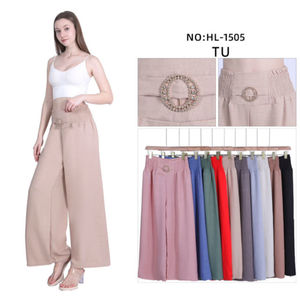 Pantalon ample et ceinture smockée à boucle décorative en strass