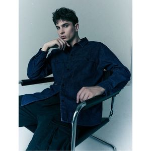 Veste surchemise dans un tissu en jean d'une teinte bleue