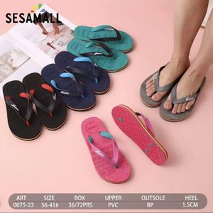 Tongs d'été décontractées avec semelle à rayures multicolores