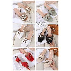 Mules à talon bloc et large bride à boucle décor dorée grande taille 41-44