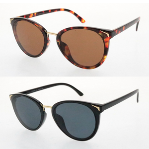 Lunettes de soleil femme style œil-de-chat à détail triangulaire doré