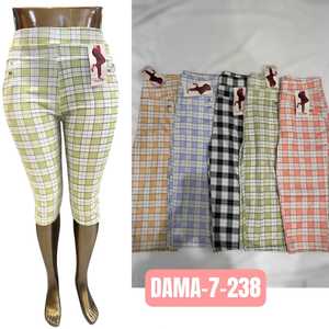 Pantacourt ajusté en matière élastique avec motif carreaux