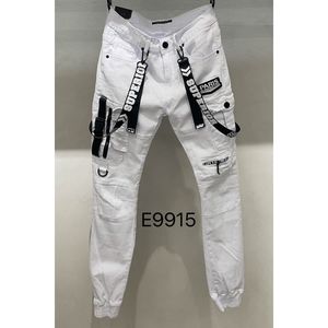 Pantalon en denim blanc de type cargo réalisé en coton stretch