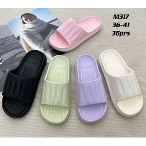 Mules confortables unies et texturées avec des lignes en relief