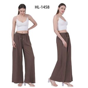 Pantalon fluide palazzo plissé et froissé créant un effet ondulé