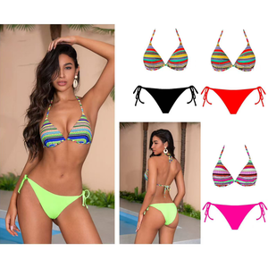 Bikini à haut de type triangle motif rayures éthniques et culotte unie
