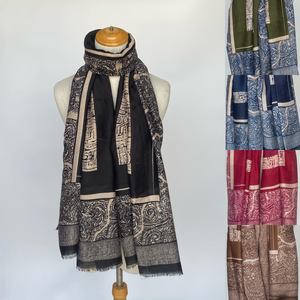 Écharpe légère à motifs – élégance estivale