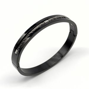 Bracelet en acier inoxydable noir avec un câble tressé