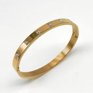 Bracelet en acier inoxydable doré avec zircons rectangulaires