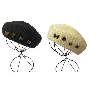 Béret en paille de papier avec des mini-embellissements dorés