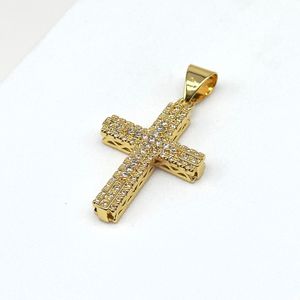 Pendentif plaqué or croix sublimé d'un pavage étincelant