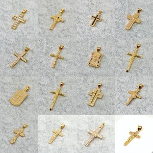 Collection de pendentifs en plaqués or avec symboles croix variés