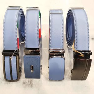 Ceinture automatique en croûte de cuir de vachette bleu ciel