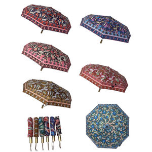 Parapluie pliant automatique imprimé avec des motifs paisley