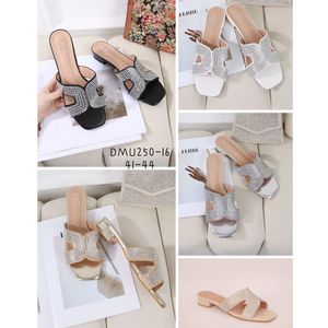 Sandales à talon carré et large bride en strass brillants grande taille 41-44