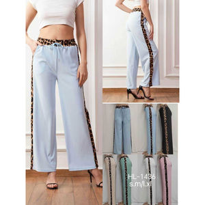 Pantalon large fluide uni avec bande latérale motif léopard