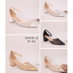 Chaussure  à talons bloc et une bride fine avec une boucle au bout pointu grande taille 41-44.