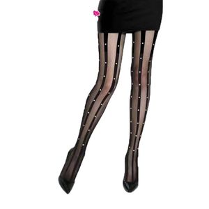 Collant en résille noire à motif rayures verticales avec strass