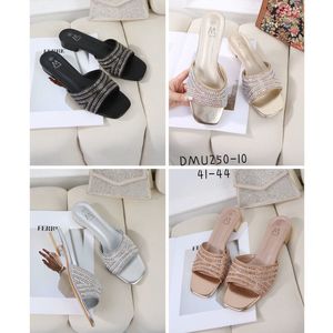 Mules à talon carré bas et bride large ornée de strass grande taille 41-44