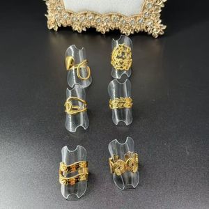 Bague ajustable conçu en acier inoxydable à l'éclat doré