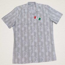Chemise en coton à fleurs avec coupe regular et manches courtes