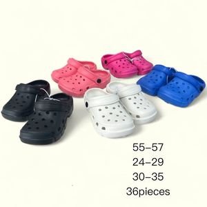 Sabots classiques enfants à perforations avec une sangle pivotante