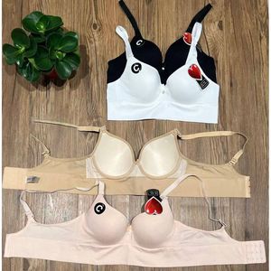 Soutien-gorge brassière avec bonnets C moulés et rembourrés