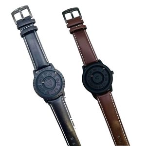 Montre bracelet analogique à disque rotatif avec motif